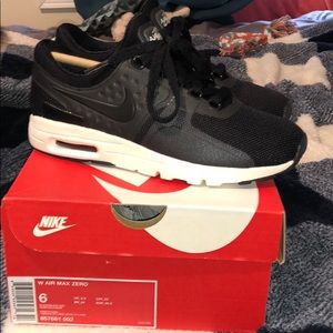 NIKE WOMENS AIR MAX ZERO- BNWT SZ 6
